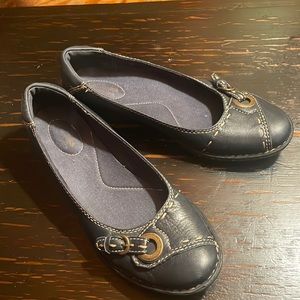 Clark’s navy flats